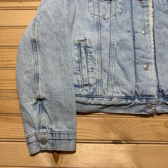Levis Type lll Sherpa Lined Light Wash Denim Trucker Jacket Women's Medium - Picture 4 of 14